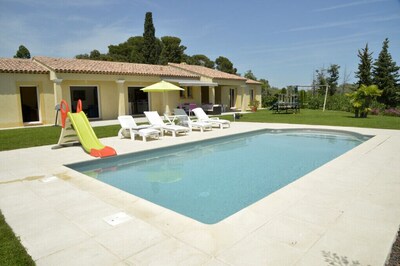 Gehobene Villa mit Pool, ruhig 