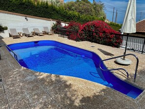 Heated swimming pool. Sunbeds, tables & chairs, pool kitchen and bathroom