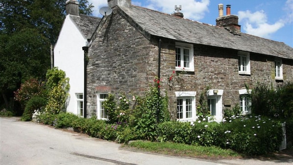 Hollyhocks Cottage