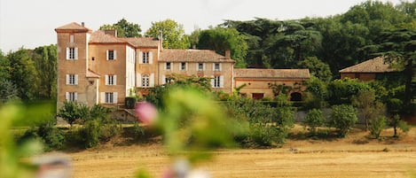 Chateau de Labusquiere