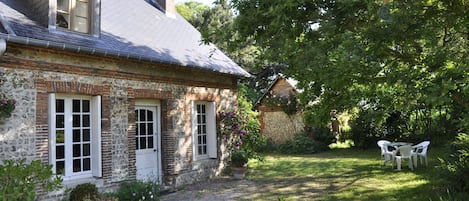 façade, le matin.