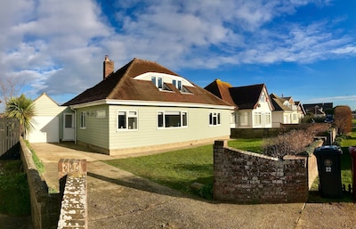 Stunning family home on private beach road with fabulous a pizza oven & fire pit