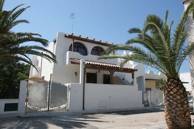 Newly built house for rent in Apulia, 50mt from the sea. See now!