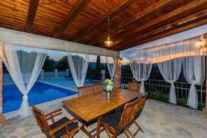 Outdoor dining