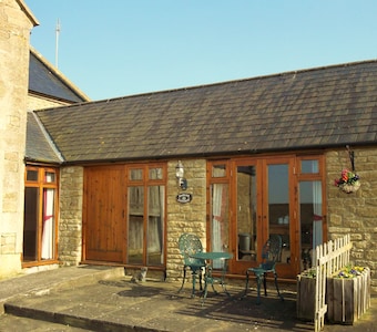 Badger Cottage - Gemütliches Ferienhaus für zwei Personen in einer friedlichen Landschaft direkt außerhalb von Bath