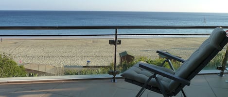 balcony over the sea / terraço sob o mar