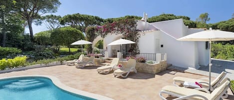 3 bed villa with a pool, near the beach.