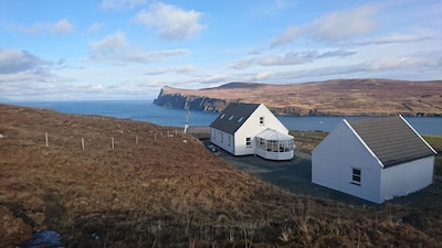 Wunderschönes Cottage inmitten einer natürlichen Croft-Landschaft. In der Nähe des Leuchtturms Neist Point.