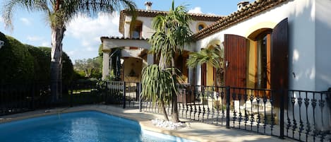 The apartment has view to the secure swimming pool.