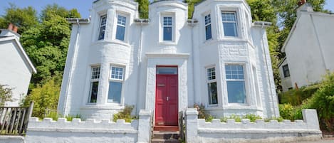 Braemar was built in early 1900 along with a row of similar houses.