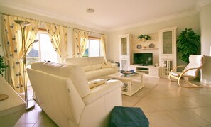 Lounge at fairwayviews, possibly the largest of all the apartments on Boavista.