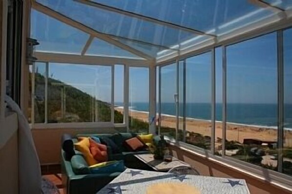 Hot Solarium and Big Wide View Over The Beach