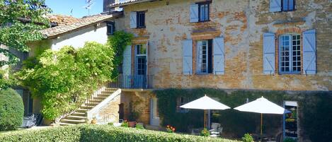 Maison Augustins; house and garden