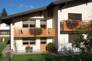 ...'IHR' Balkon in ruhiger, sonniger Lage mit Blick auf die Berge...