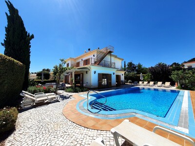 Vila Videira, sonnenverwöhnt und großzügig.