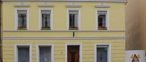 Wohnhaus, Ferienwohnung ist im Erdgeschoss