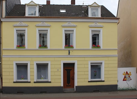 Wohnhaus, Ferienwohnung ist im Erdgeschoss