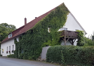 Moderne FeWo mit schnem WLAN, Fussbodenheizung und Balkon am Ortsrand