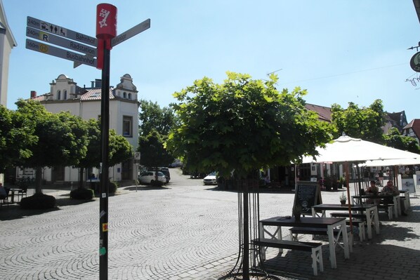 Blick von der Fussgängerzone auf das Haus