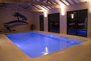 piscine de nuit