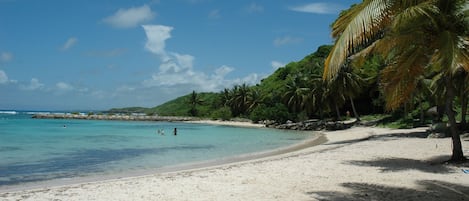 Plage privée du domaine à 100 mètres de l'appartement