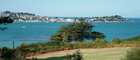 Vista para praia/oceano