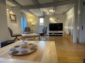 Salon avec TV Connectée