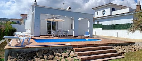 Maison, terrasse, piscine