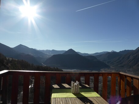 Vue exceptionnelle de la terrasse . A voir!!!!