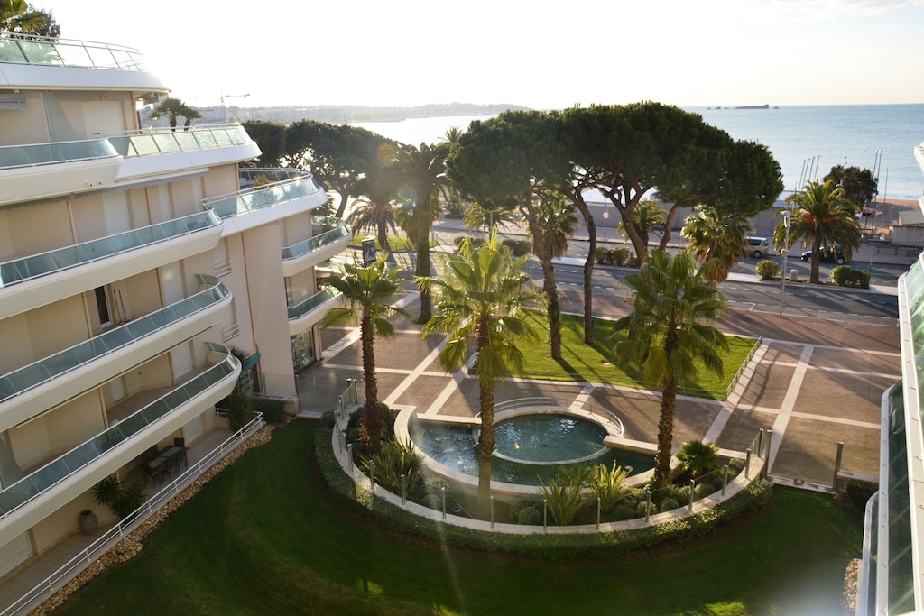 Tres Beau T2 Dans Residence De Standing Frejus Plage Frejus Plage
