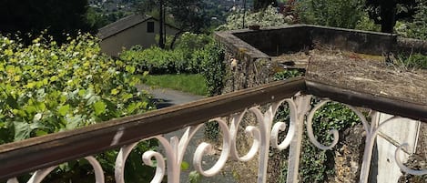 VUE DU BALCON ET VUE SUR SARLAT