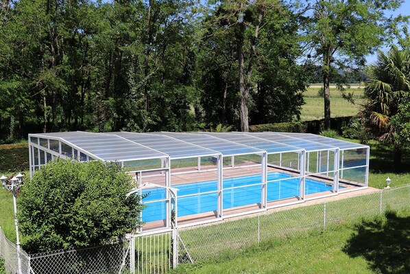 Piscine 11x5m-profondeur 1.65m-chauffée et sous abri