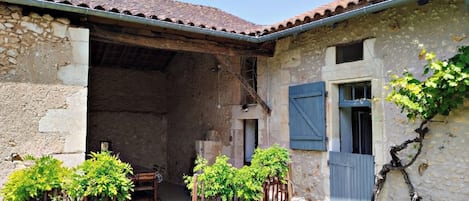 Partie de la bâtisse aménagée en gîte