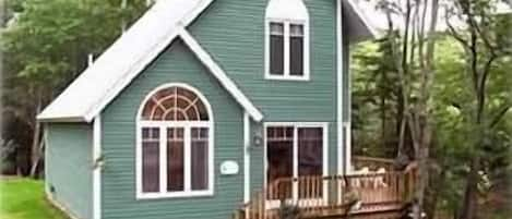 2 Bedroom Cottage Over Looking Lobster Cove