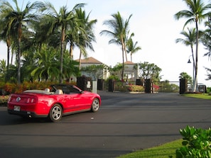 Driving into the Waikoloa Beach Colony Villas