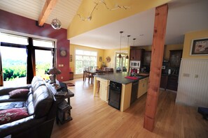 Kitchen & Dining Room