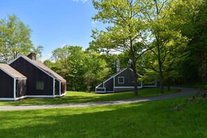 Guesthouse on right of owners' residence