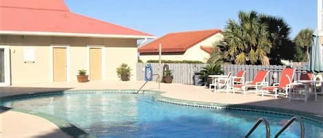 Theh community pool is jjust outside your door - The community pool is just outside your door