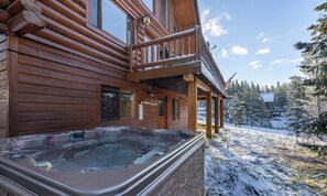 35 White Otter hot tub2