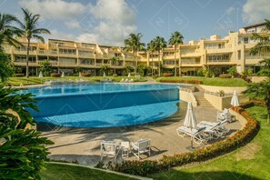Pool area 