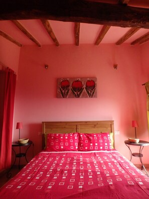 Large bedroom with panoramic sea and town view. Pariana village is just below. 