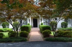 135 Blue Road front entry