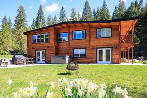 Large, quiet yard perfect for intimate weddings and nightly campfires.