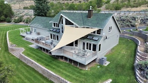 Bird's eye view of the Columbia River House and Cottage