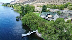 Bird's eye view of the Columbia River House and Cottage - right on the Columbia River!