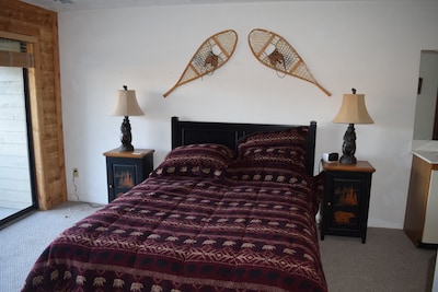 Alpine Lodge at Seven Springs - Comfortable 3 Bedroom 2 Bath Overlooking Slopes