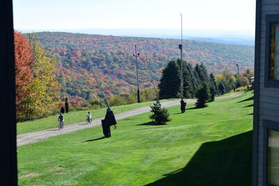 Alpine Lodge at Seven Springs - Comfortable 3 Bedroom 2 Bath Overlooking Slopes