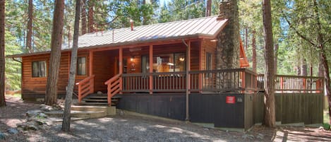 Front view of cabin.