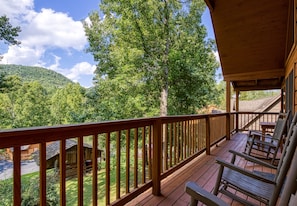 Sevierville Cabin "Squirrels Nest" - Covered back deck with rocking chairs