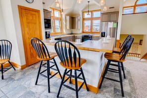 Surf-or-Sound-Realty-Eden-851-Kitchen